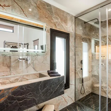 Hollywood Exclusive Villa, By Tk Management