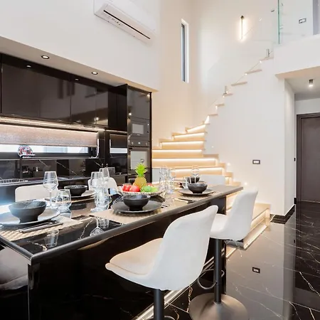 Hollywood Exclusive Villa, By Tk Management Villa