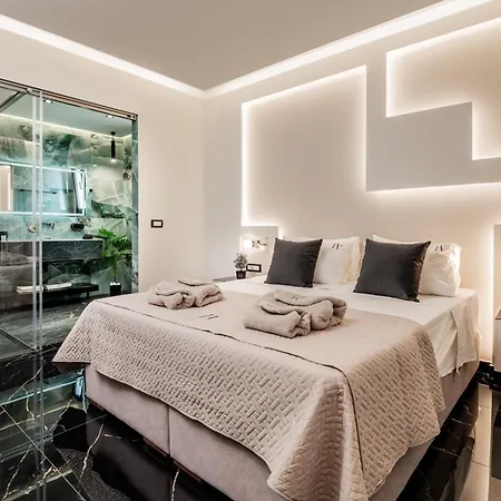 Hollywood Exclusive Villa, By Tk Management *