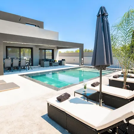 Hollywood Exclusive Villa, By Tk Premium Villa Laganas