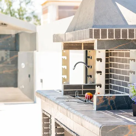 Villa Hollywood Exclusive Villa, By Tk Premium Laganas