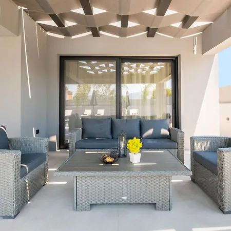 Villa Hollywood Exclusive Villa, By Tk Premium