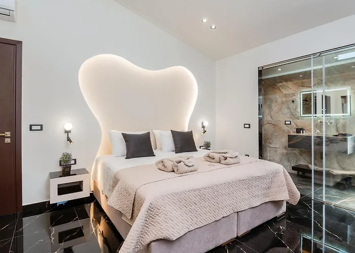 Hollywood Exclusive Villa, By Tk Premium Laganas