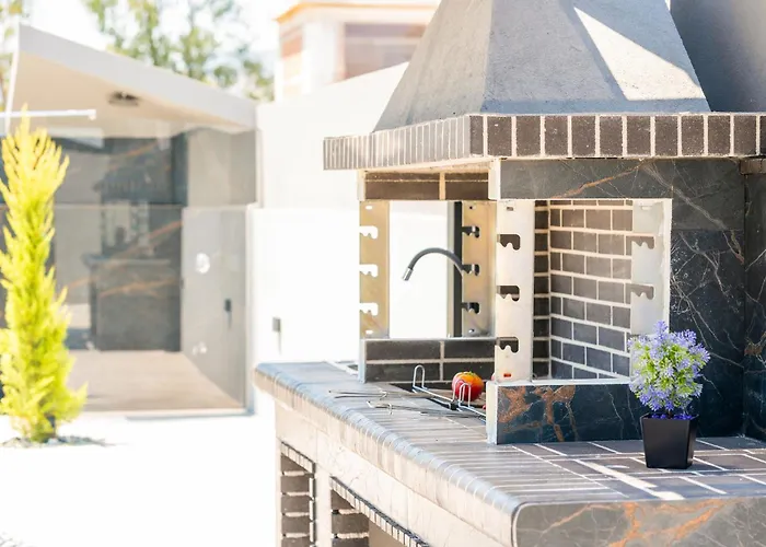 Villa Hollywood Exclusive Villa, By Tk Premium Laganas
