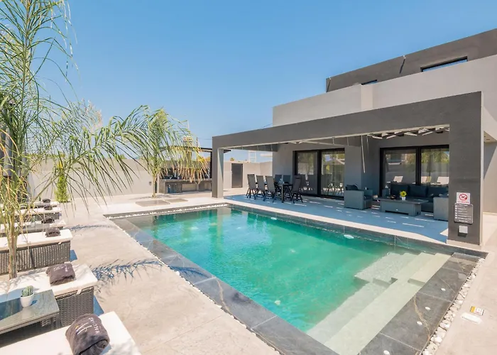 Villa Hollywood Exclusive Villa, By Tk Premium *